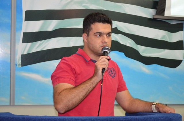 201729_Tiago Lobo sugere a implantação do projeto Comunidades Eficientes